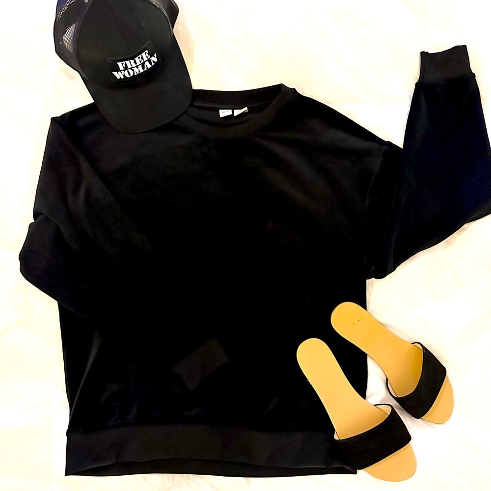 Velvet Black Crewneck Sweatshirt